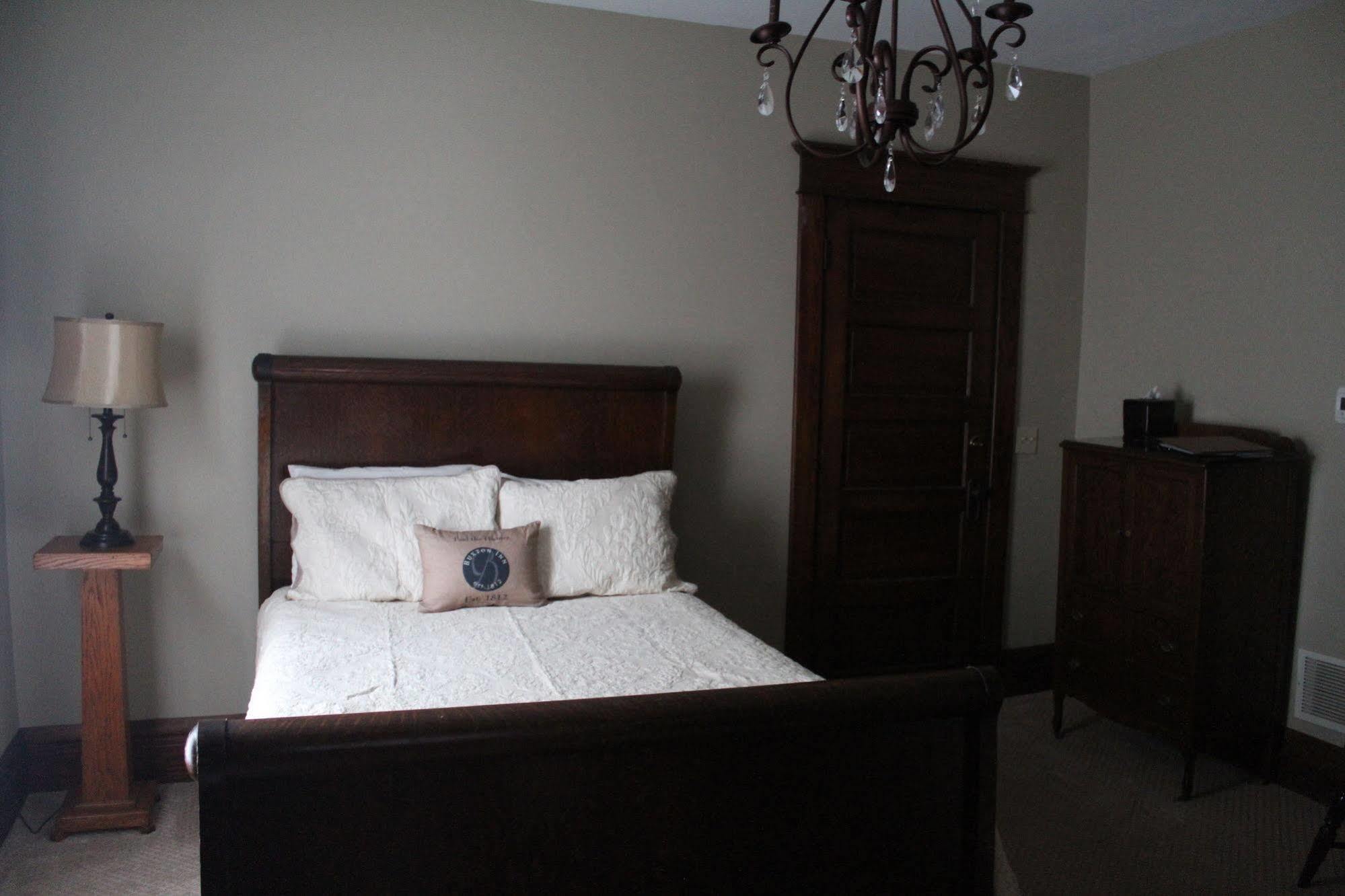 Granville The Buxton Inn מראה חיצוני תמונה